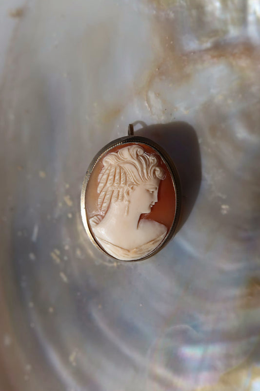 Antique Cameo Dame
